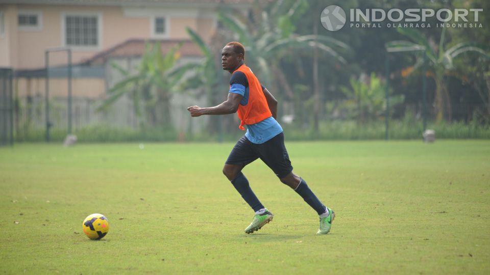 Victor Igbonefo pada saat latihan bersama Timnas Indonesia. Copyright: © Ratno Prasetyo/ INDOSPORT
